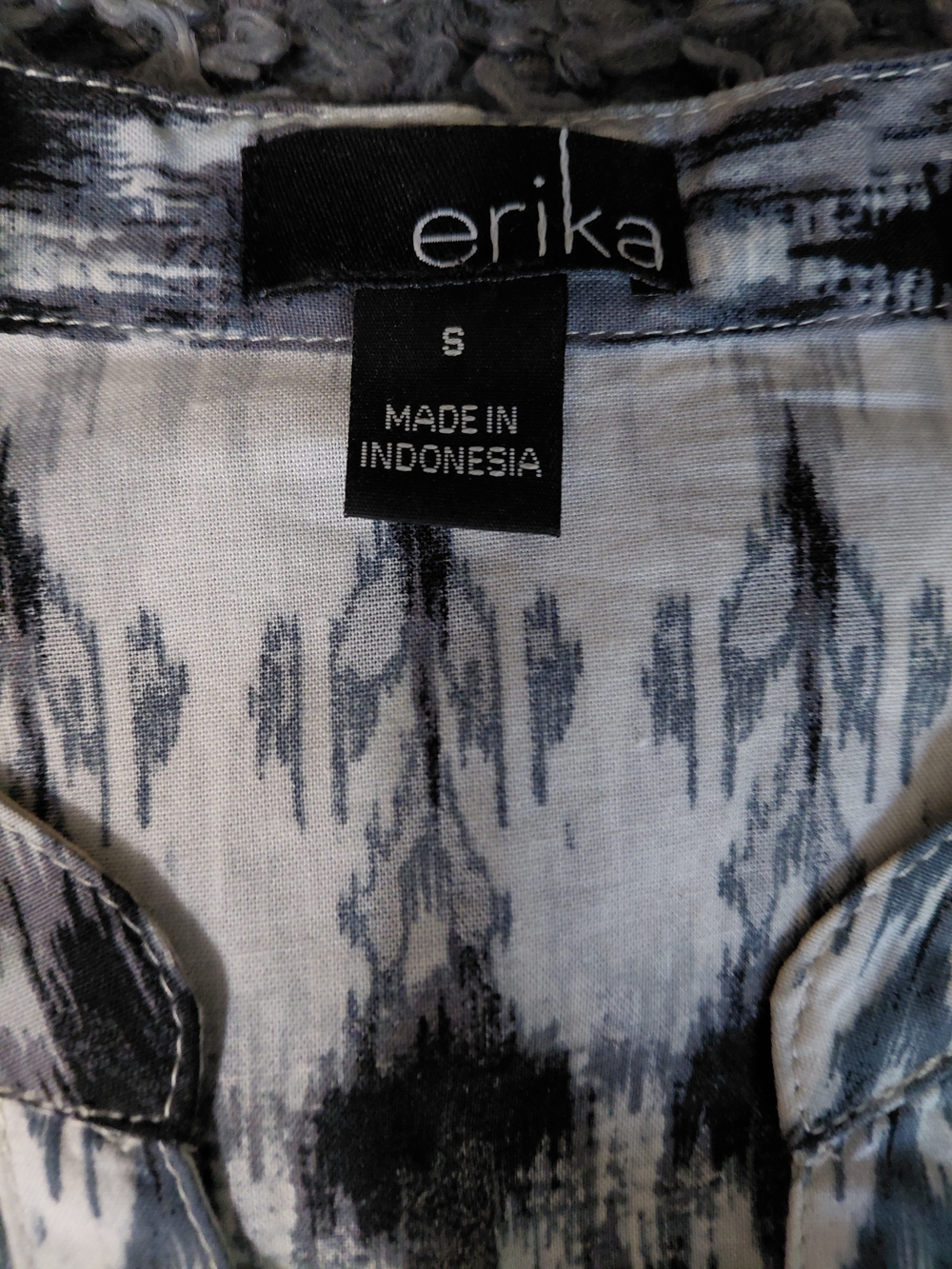 Erika Black & White Sleeveless Button-Down Shirt - Picture 3 of 3
